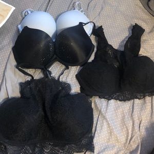 4 Women’s Victoria secret 32d bras.